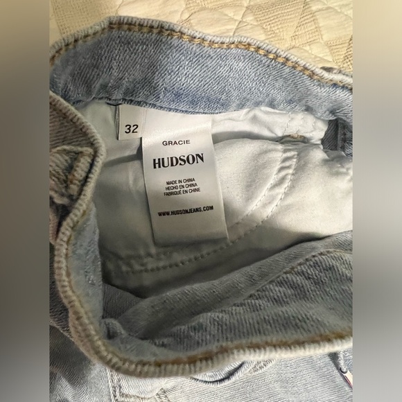 Hudson boyfriend fit “GRACIE” jean shorts size 32 - Picture 2 of 3